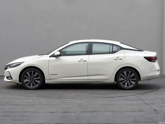 High Fuel Economy 7.2L/100km Nissan Automobile With 2.0L Engine Capacity