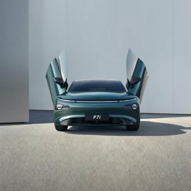New Energy Electric Car Xiaopeng P7 2023 In Stock 4 Wheel Adult High Speed