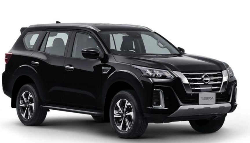 Enjoyable Driving Black Nissan Petrol Car With Manual / Automatic Transmission